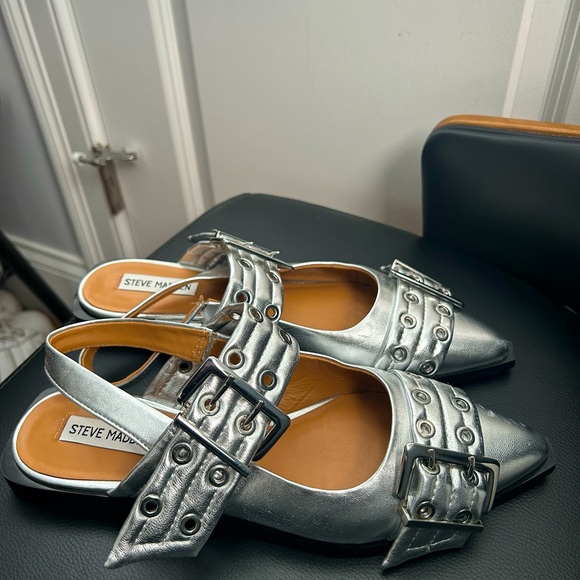 Steve Madden Silver Leather Buckle Slingback Sandals - Picture 1 of 5